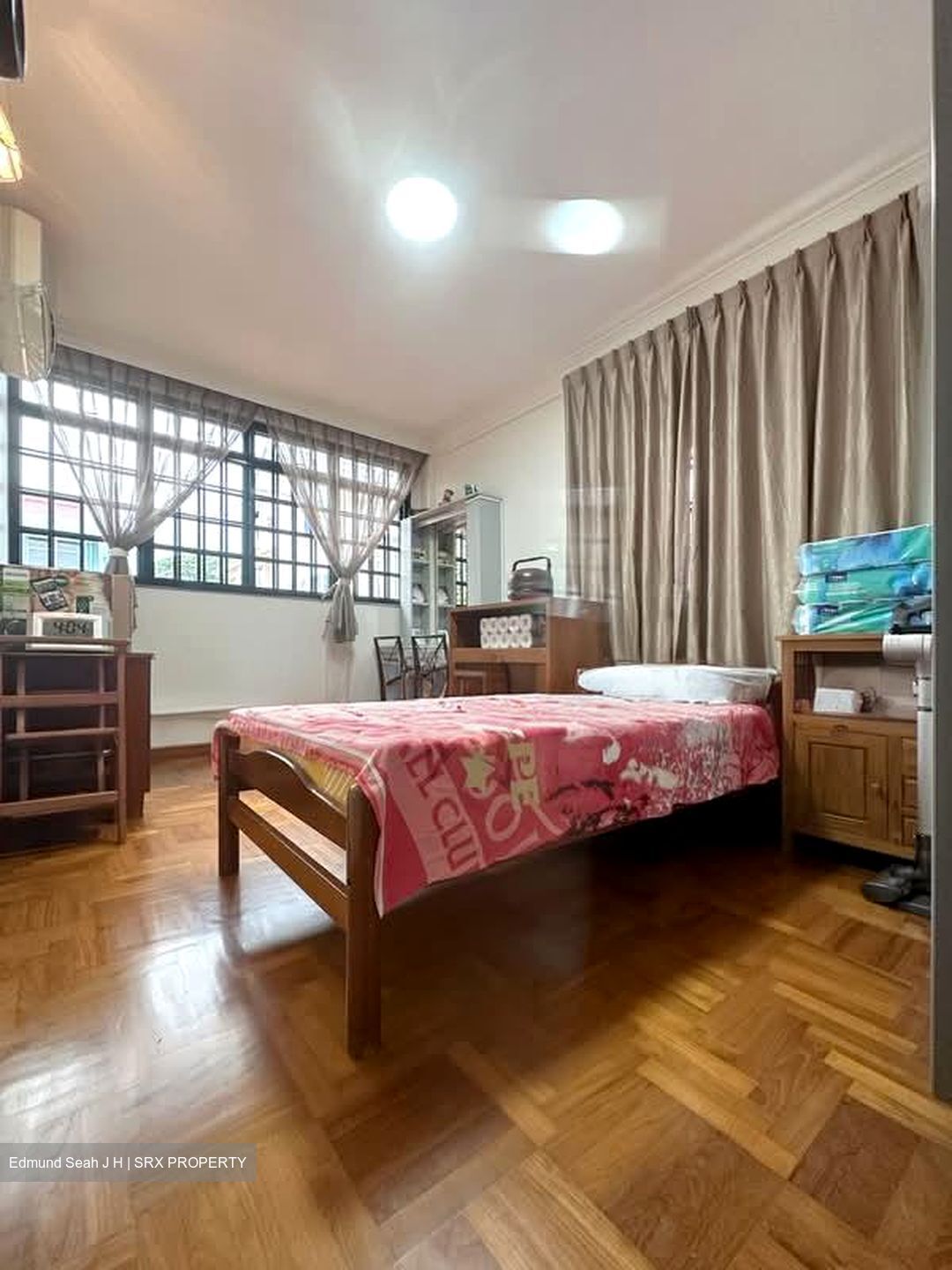 Phillips Avenue (D19), Terrace #571799401
